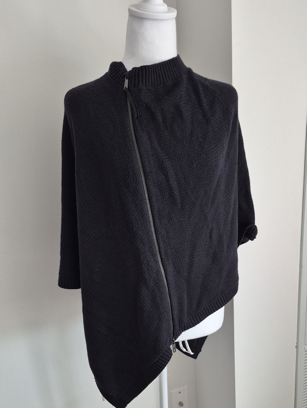 lululemon athletica On The Go Poncho In Black - Picture 2 of 6